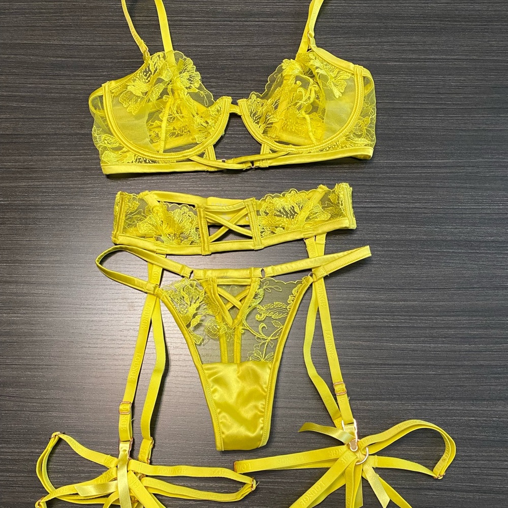 Gorgeous yellow lace lingerie by Lounge